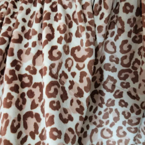 Ivy City Co. Leapord Print Smocked Dress Size Small