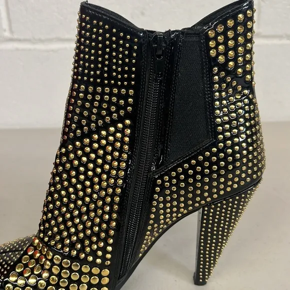 Jeffrey Campbell 8.5 studd low gold studded heel pointed toe sexy boots bootie