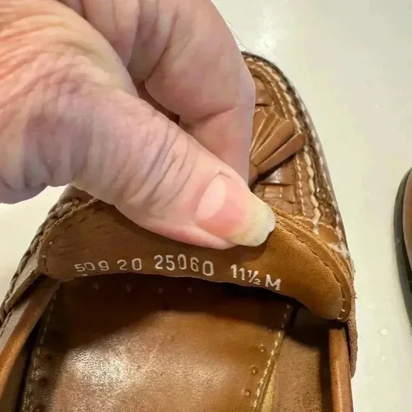 Johnston and Murphy men’s leather loafers weave front with tassels size 11.5