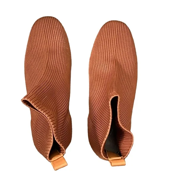 Joie | Ribbed knit stretch ankle boots rust square heel size 8
