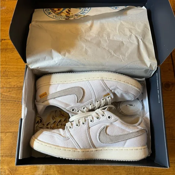 Jordan Women's Sneakers in White and Yellow