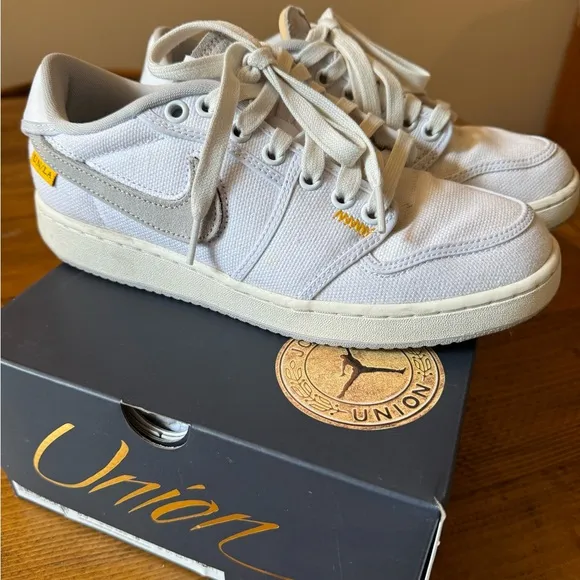 Jordan Women's Sneakers in White and Yellow