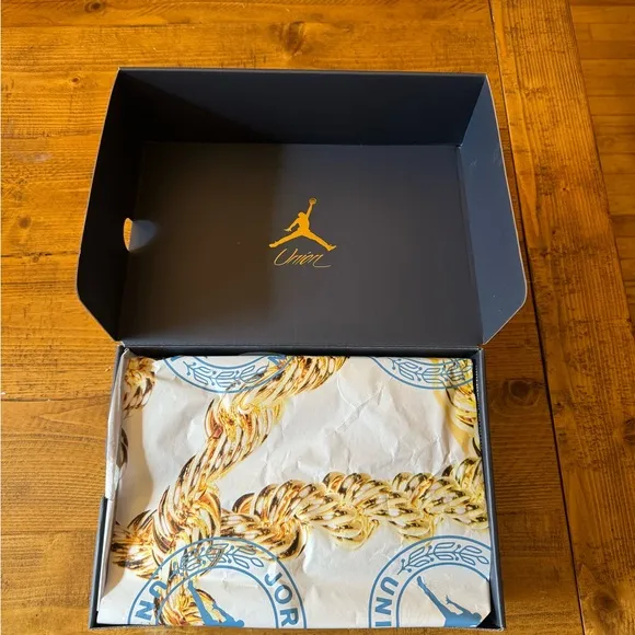 Jordan Women's Sneakers in White and Yellow