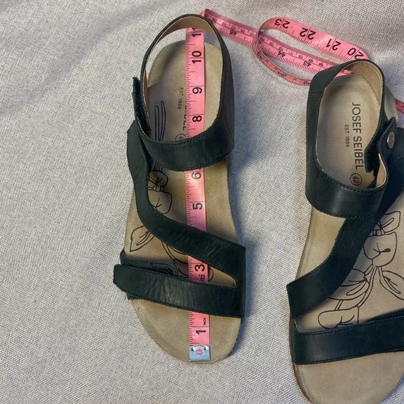 Josef Seibel Black Strappy Leather Women's TongaSandals. Size 42,