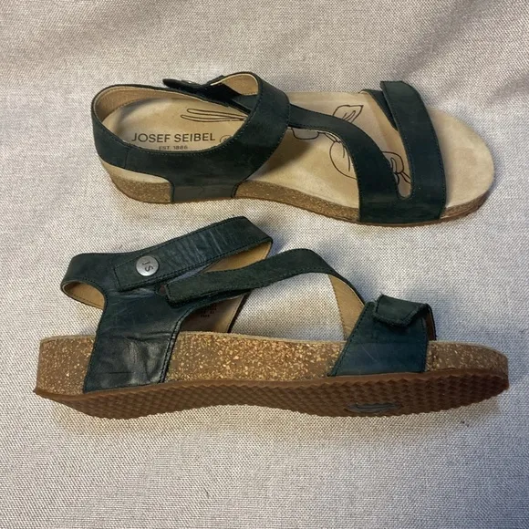 Josef Seibel Black Strappy Leather Women's TongaSandals. Size 42,