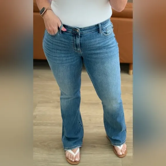 Judy Blue Mid Rise Medium Wash Classic Bootcut Jeans Stretch Regular Plus NEW