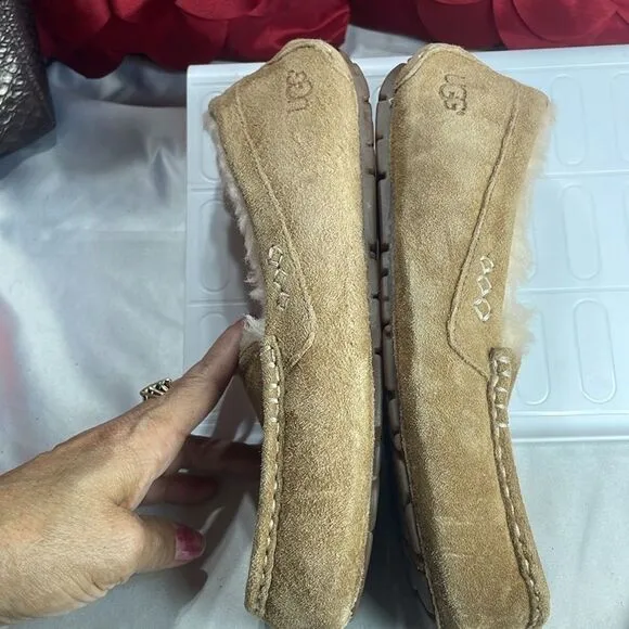 (K1)‎ UGG Ansley bey women's slip-on sheepskin loafers, size 9