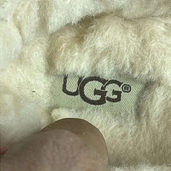 (K1)‎ UGG Ansley bey women's slip-on sheepskin loafers, size 9