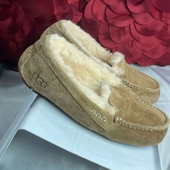 (K1)‎ UGG Ansley bey women's slip-on sheepskin loafers, size 9