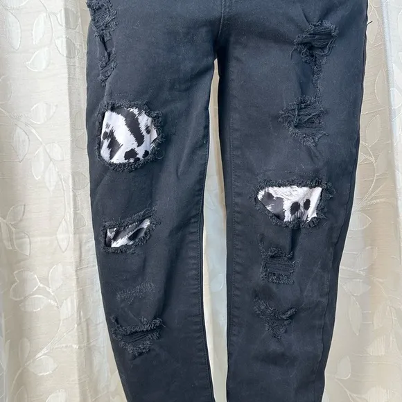 KanCan Women’s 7/27 Black Distressed Leopard Patch Boyfriend Jeans