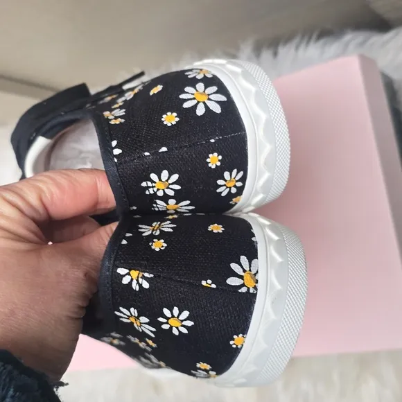 Kate Spade Vale floral daisy sneakers  linen daisy dot NEW 10