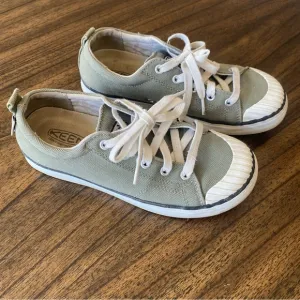 Keen Elsa. Canvas Sneakers in Deep Lichen  size 7