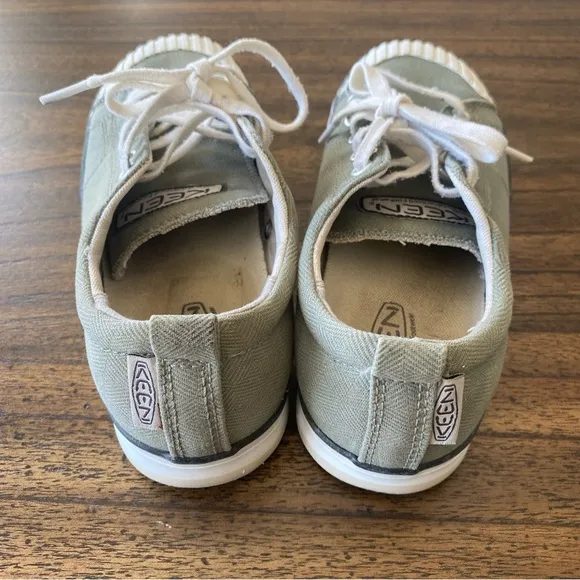 Keen Elsa. Canvas Sneakers in Deep Lichen  size 7