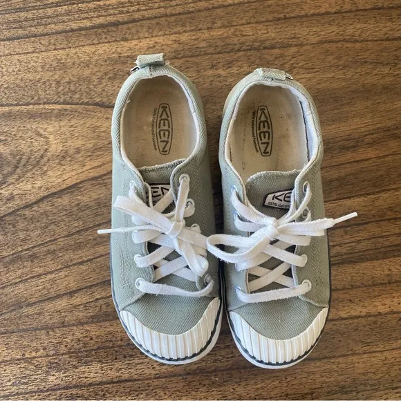 Keen Elsa. Canvas Sneakers in Deep Lichen  size 7