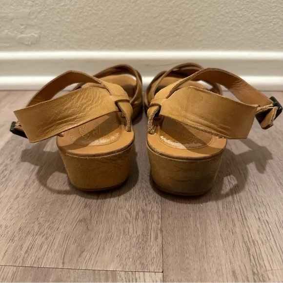 Kirk-ease Womens Myrna Leather Sandals