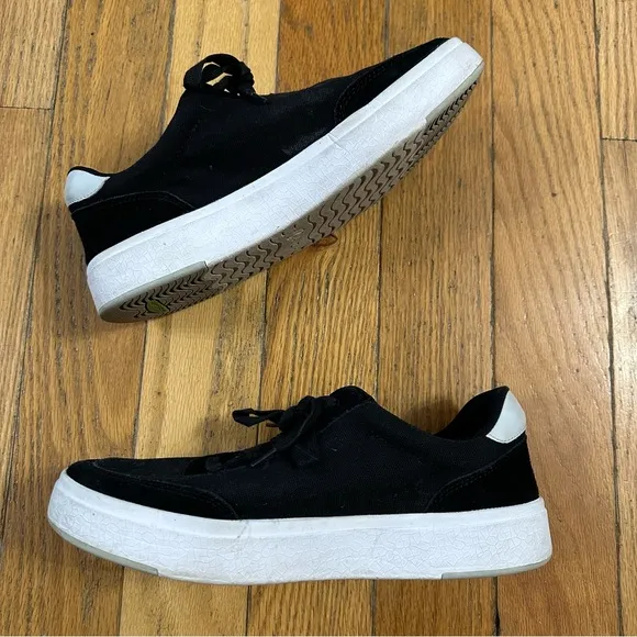 Kizik Black Prague Sneakers Size 9 Wide