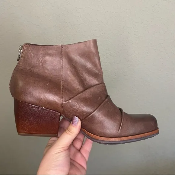 Kork Ease Brown Leather Kissel Heeled Ankle Boots. Size 9.5.