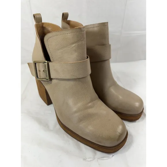 Korks Kari Booties Heeled Square Toe Cutaway Boots Size 11