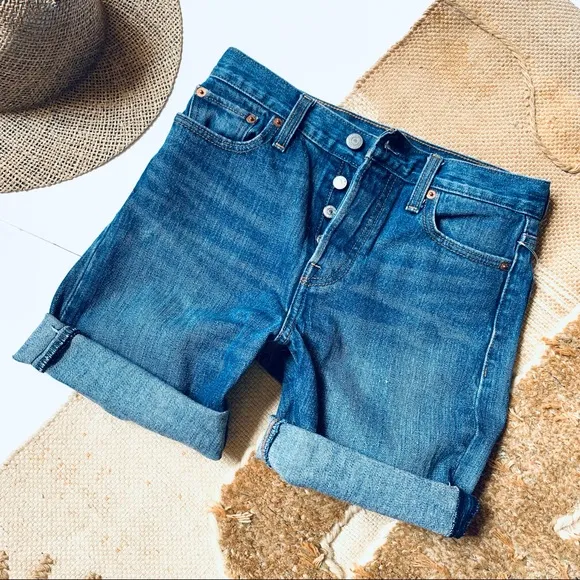 l e v i s :: Levi’s White Oak Wedgie Denim Cutoff Shorts