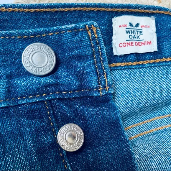 l e v i s :: Levi’s White Oak Wedgie Denim Cutoff Shorts