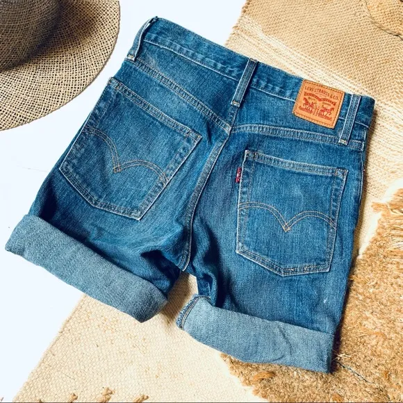 l e v i s :: Levi’s White Oak Wedgie Denim Cutoff Shorts