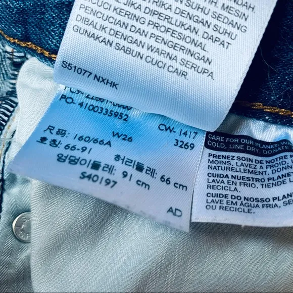 l e v i s :: Levi’s White Oak Wedgie Denim Cutoff Shorts