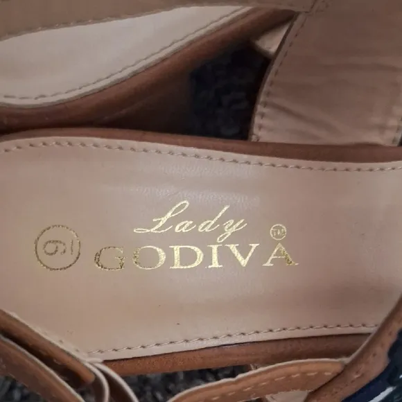 Lady Godiva Embroidered Strappy Sandals - 9 - Tan Leather