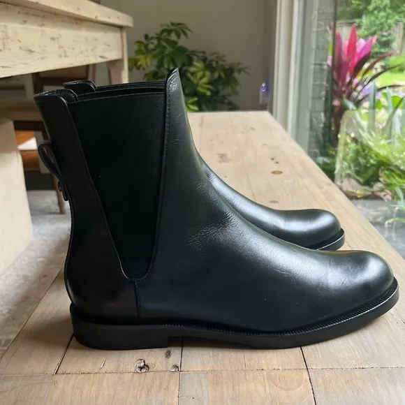 Lafayette 148 New York Barrett Round Toe Stretch Leather Pull On Ankle Boot 40