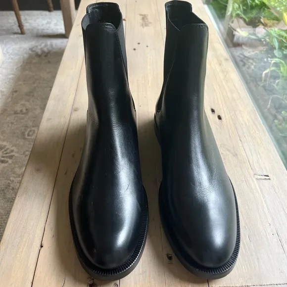 Lafayette 148 New York Barrett Round Toe Stretch Leather Pull On Ankle Boot 40