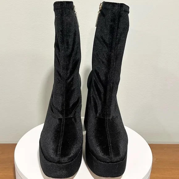🌹LARROUDE🌹 Dolly Stretch Boot In Black Size: 8.5
