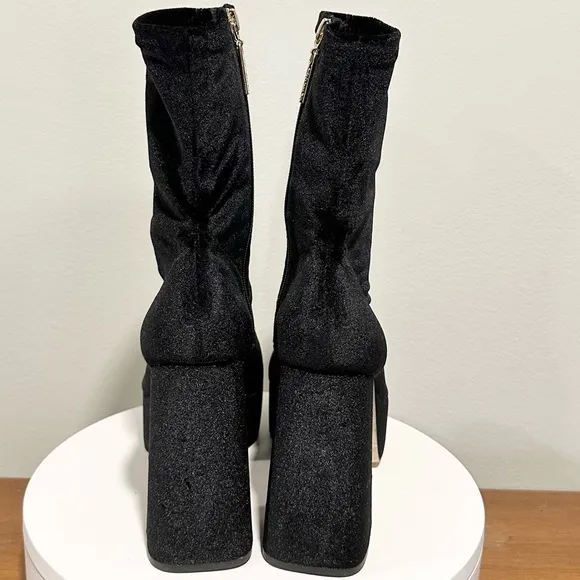 🌹LARROUDE🌹 Dolly Stretch Boot In Black Size: 8.5
