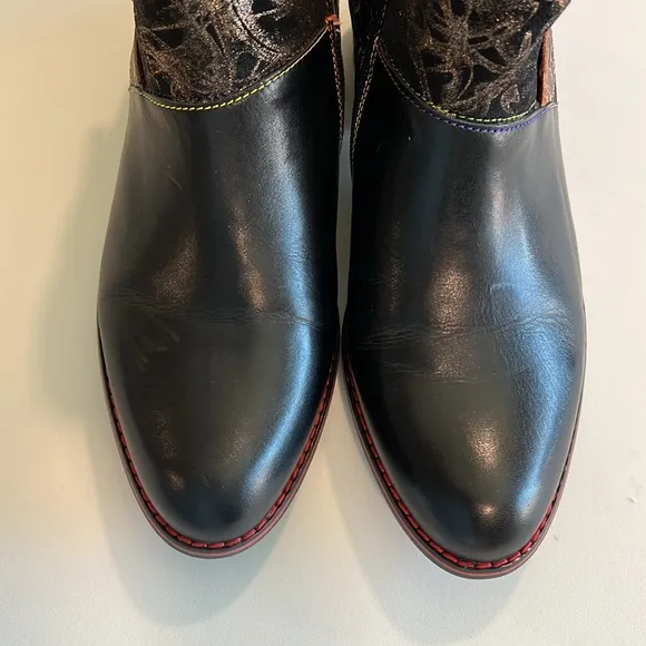 L’Artiste - 10, black leather embossed ankle boots