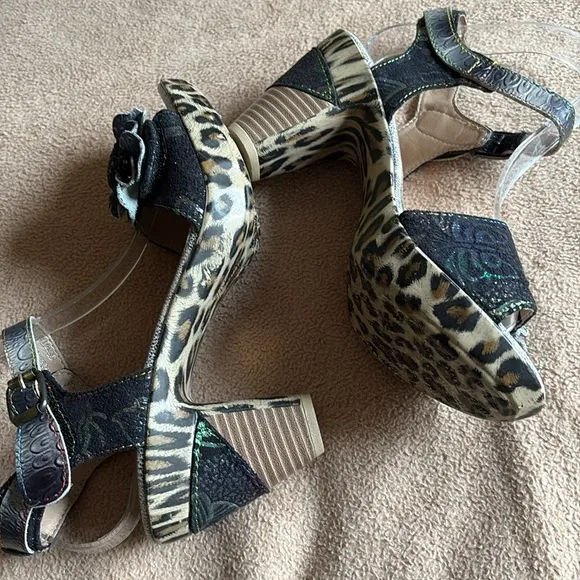 L’Artiste Spring Step Widecat Sandals 8