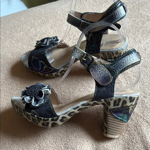 L’Artiste Spring Step Widecat Sandals 8
