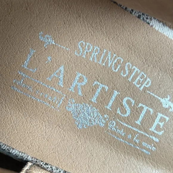 L’Artiste Spring Step Widecat Sandals 8