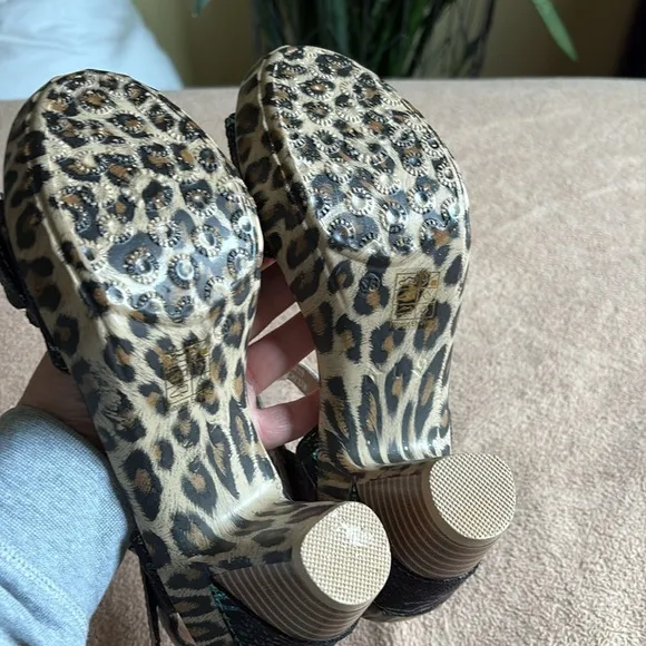 L’Artiste Spring Step Widecat Sandals 8