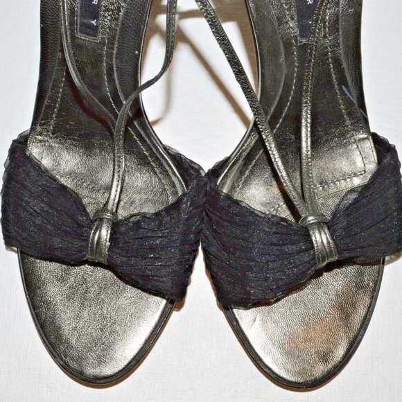 LAUNDRY SHELLI SEGAL 8.5 M BLACK METALLIC GRAY STRAPPY SANDALS 4&quot; STILETTO HEELS