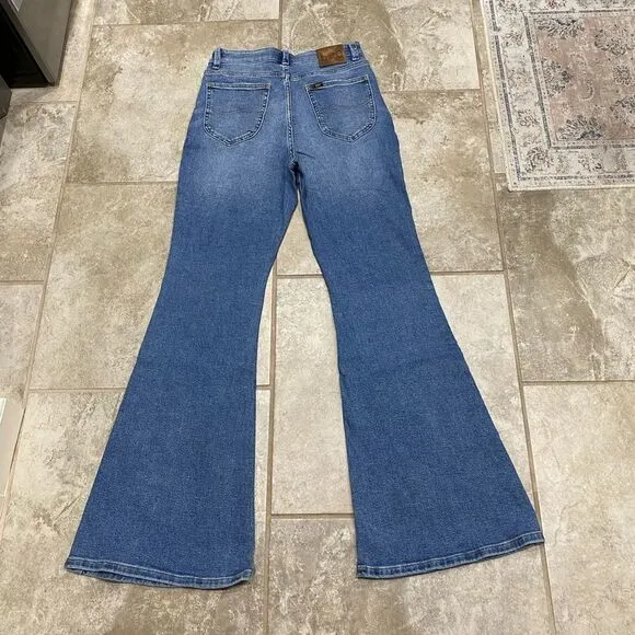Lee Vintage Modern High Rise Flare Jeans 29x33 NWT Stretch Distressed Denim