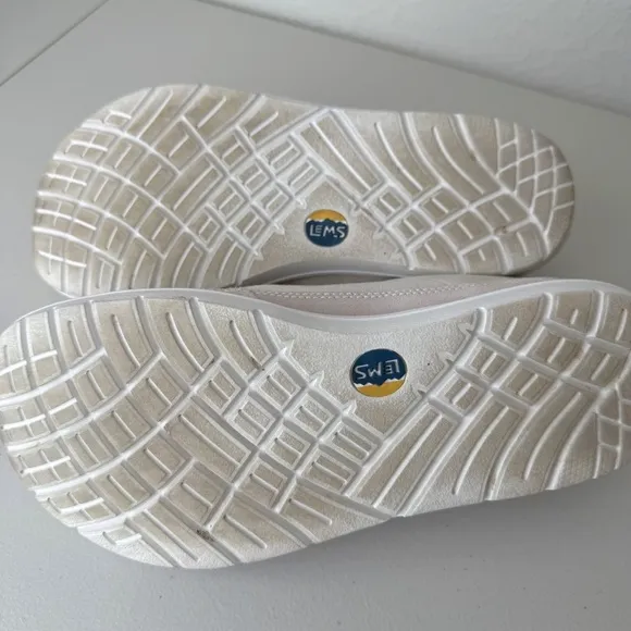 Lems chillum lace up cream vanilla sneakers 8.5