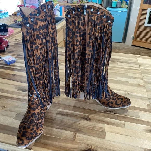 Leopard Print Fringe with concho detailing Western Boots L&amp;B brand size 11
