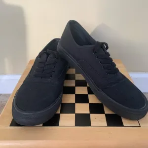 Levi’s black canvas sneakers