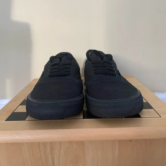 Levi’s black canvas sneakers