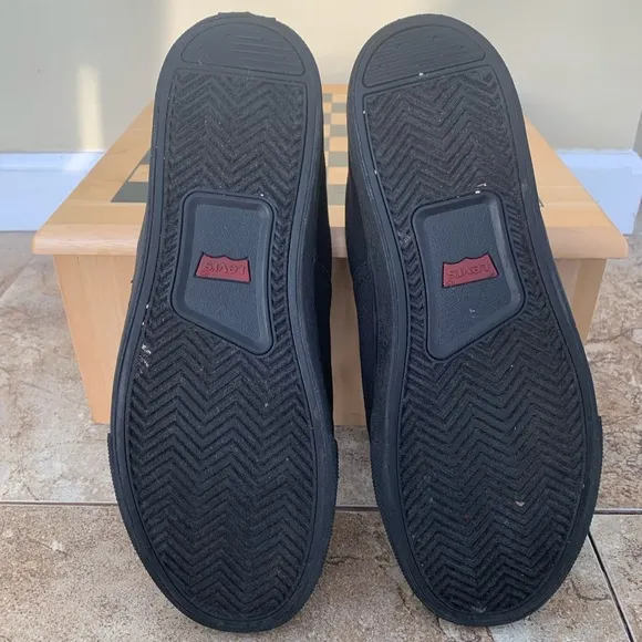 Levi’s black canvas sneakers