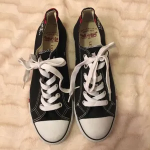 Levi’s Canvas Sneakers Sz 12