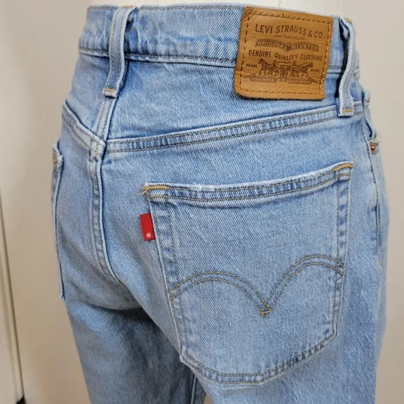 Levi’s Premium Wedgie Straight Jeans Size 27 Button Fly Medium Wash High Rise