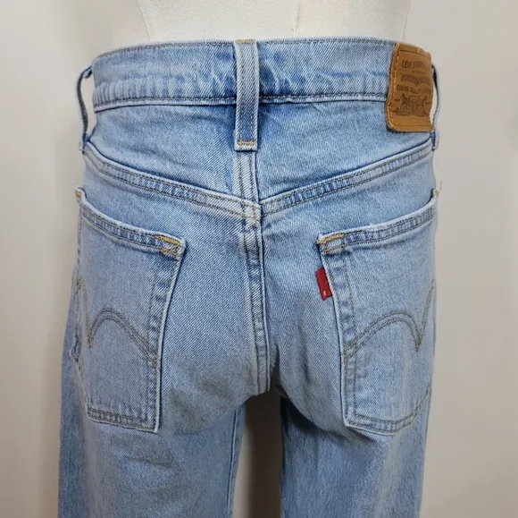 Levi’s Premium Wedgie Straight Jeans Size 27 Button Fly Medium Wash High Rise