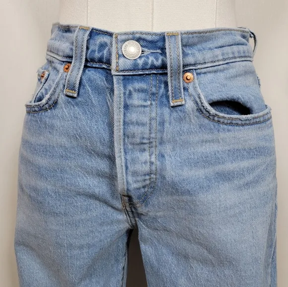 Levi’s Premium Wedgie Straight Jeans Size 27 Button Fly Medium Wash High Rise