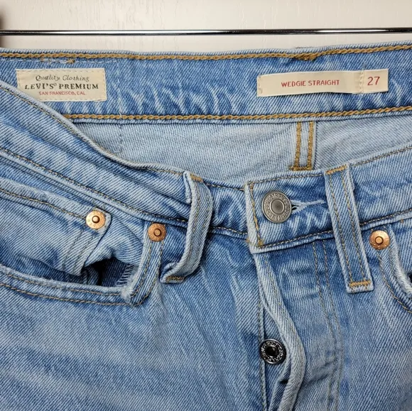 Levi’s Premium Wedgie Straight Jeans Size 27 Button Fly Medium Wash High Rise