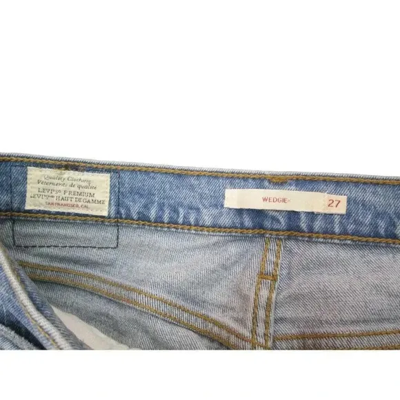 Levis Womens Wedgie Button Fly Mid Rise Light Wash Stretch Blank Red Tab Size 27