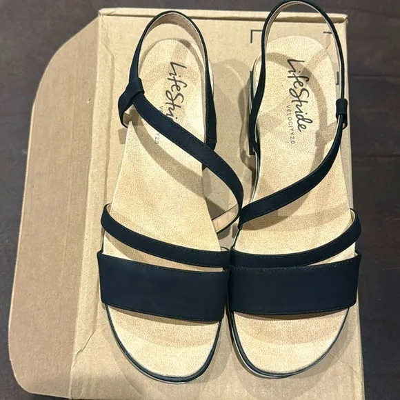 Life Stride Velocity 2.0 Strappy Sandals - size 9